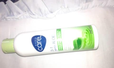 detergente viso 3 in 1di Avon care