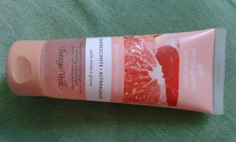 Gel detergente esfoliante al pompelmo rosa di Bottega verde
