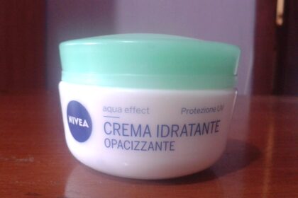 Crema idratante opacizzante Nivea Aqua Effect per pelli da miste a grasse