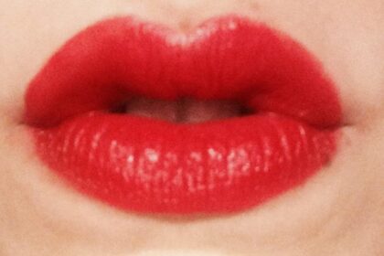 swatch rossetto Color Riche matte 330 (Cocorico) di L'Oreal