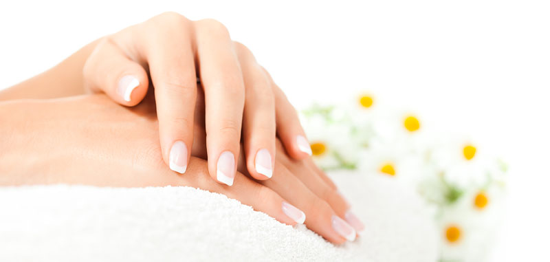 Manicure con olio caldo fai da te