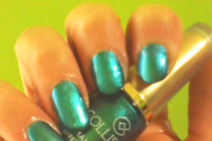 swatch Smalto Gloss verde petrolio Effetto metallico n. 650 di Collistar