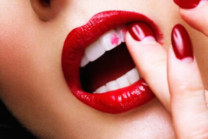rossetto sui denti
