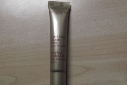 Siero rimodellante viso di Clarins
