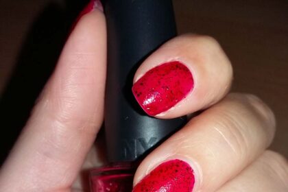 Swatch smalto rosso glitter nero NYC