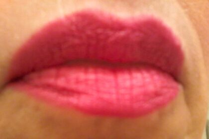 Matita labbra Essence swatch