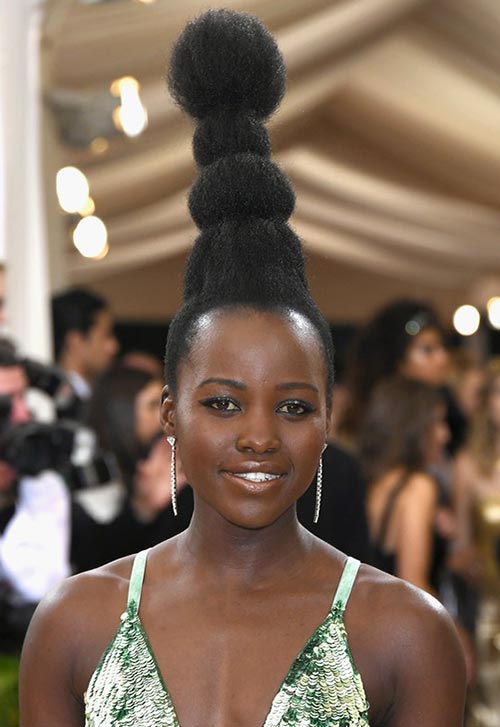 Lupita Nyong acconciatura