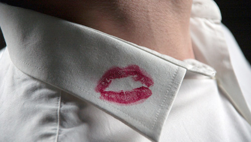eliminare le macchie di Make Up
