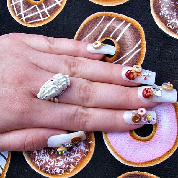 3D Nail art con donuts