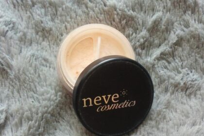 Neve Cosmetics High Coverage fondotinta minerale in Light Neutral