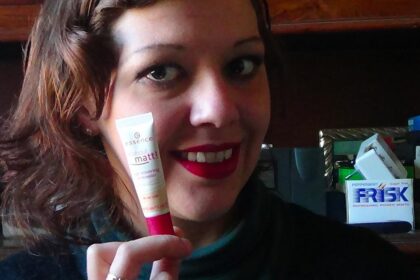 video review correttore Essence