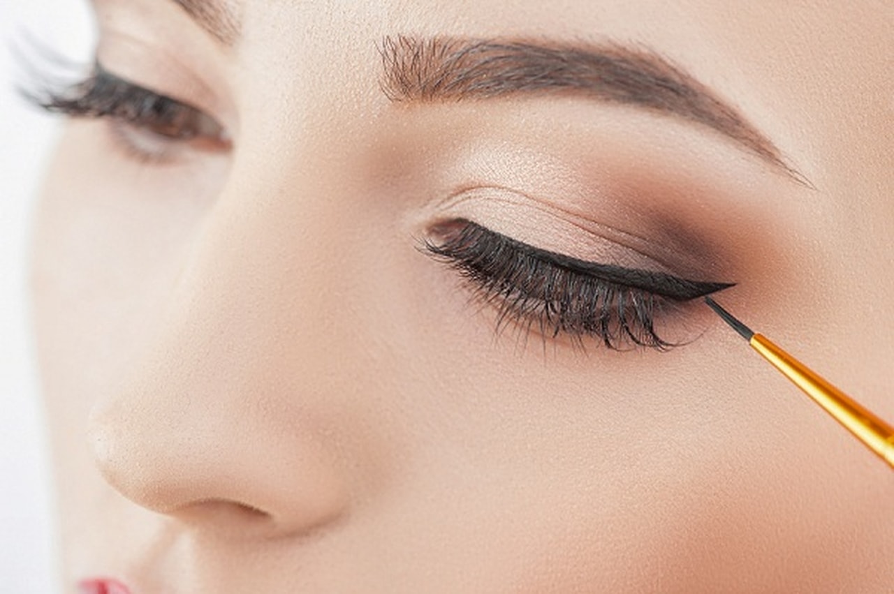 Come Applicare L Eyeliner Correttamente Guida Per Non Sbagliare