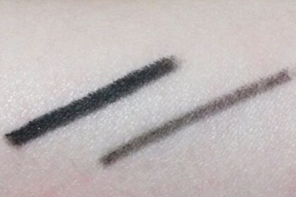 Swatch matita nera Eyepencil di Debby