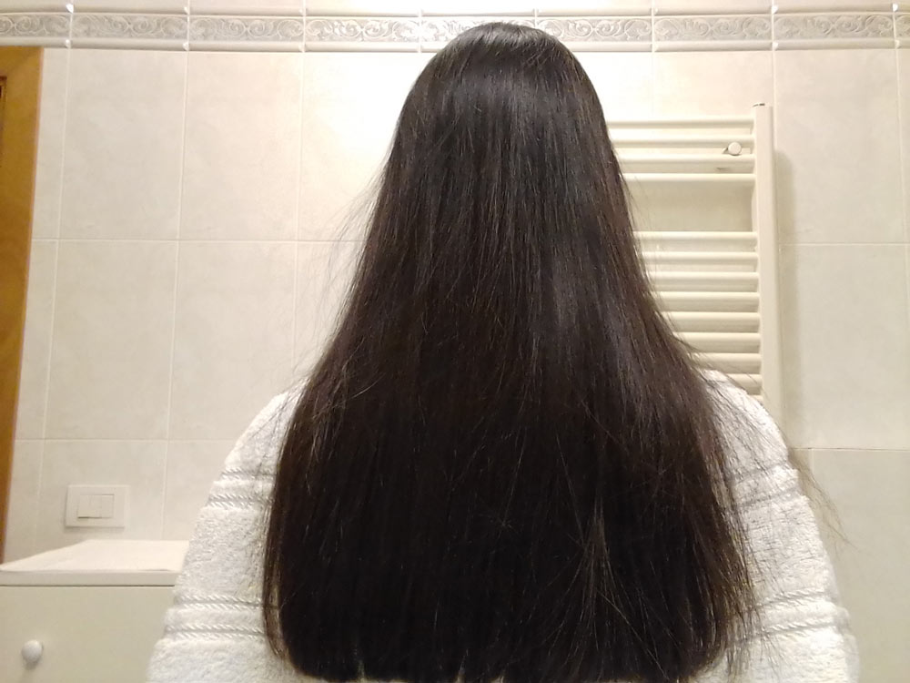 foto capelli dopo aver utilizzato lo shampoo anticaduta Bioturn alla caffeina