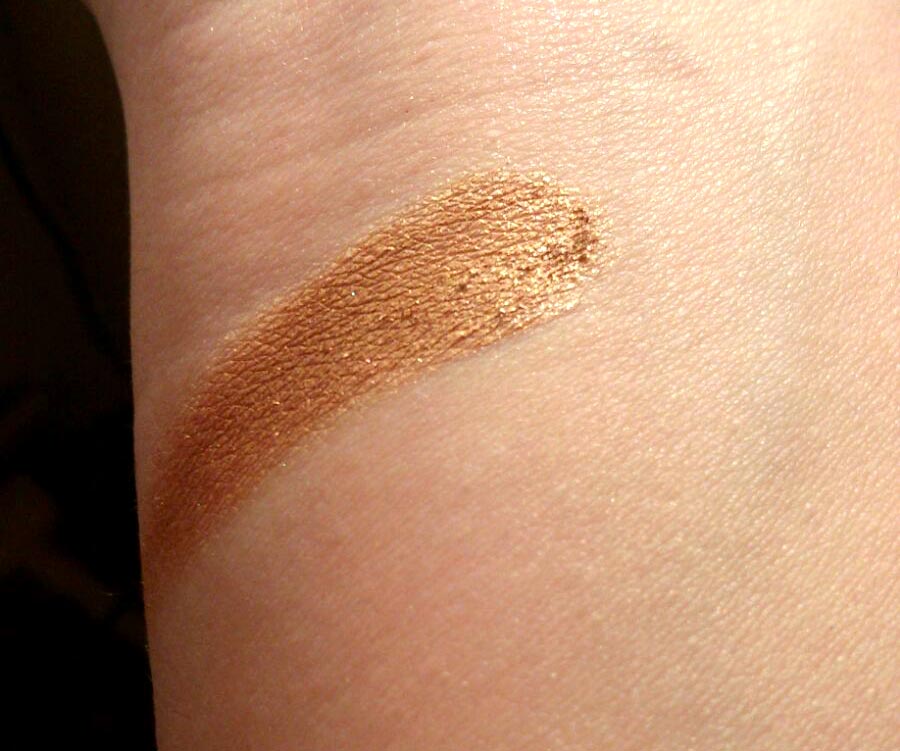 swatch ombretto dorato di Betty Cosmetics