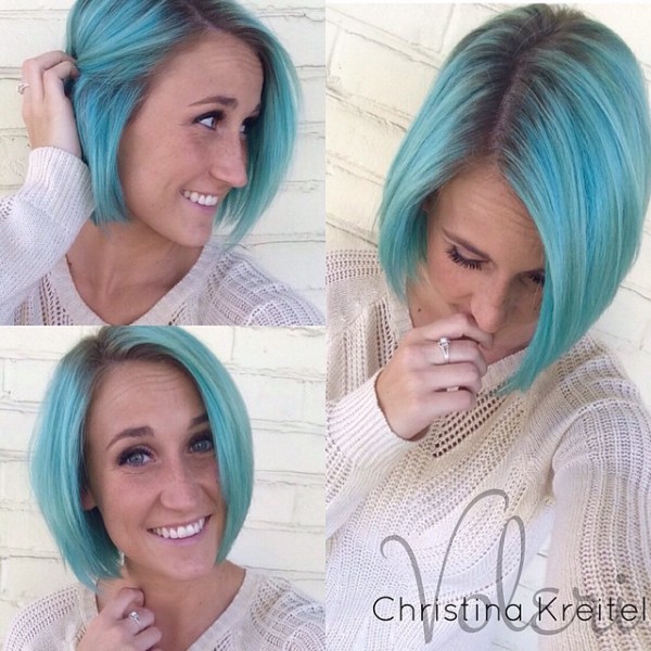 capelli caschetto azzurro ghiaccio