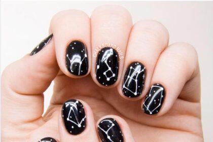 Nail art costellazioni