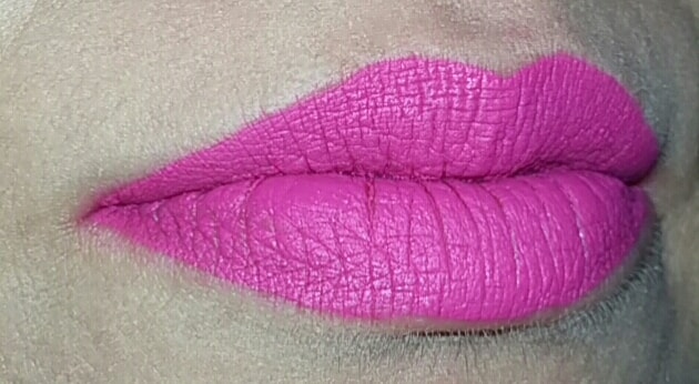 swatch rossetto liquido Suede Pink Lust 3 min