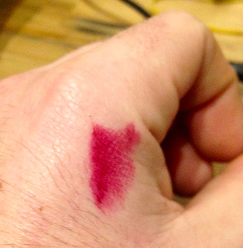 swatch Rossetto Rouge Mat M11 Rebel Chic di Sephora