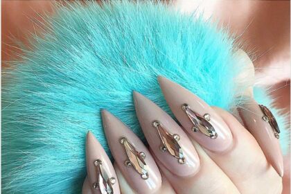 unghie stiletto decorate