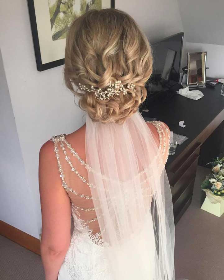 Acconciatura sposa capelli medi