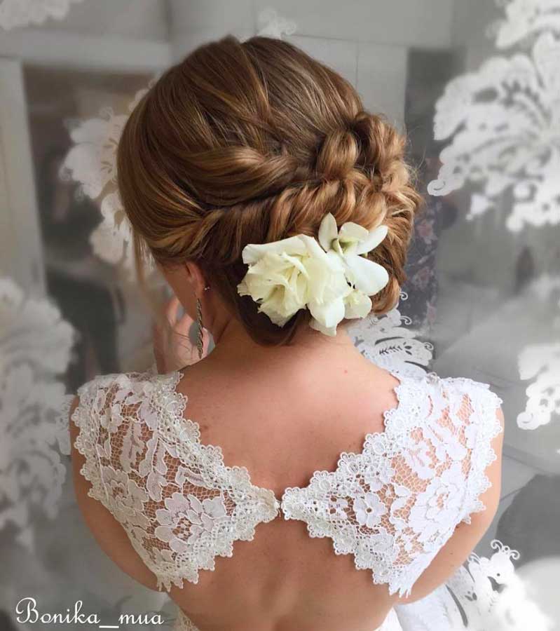 Acconciatura sposa capelli medi