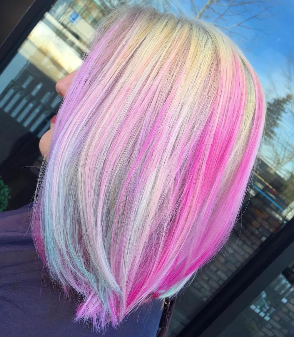 capelli biondi chiaro mixati con rosa neon