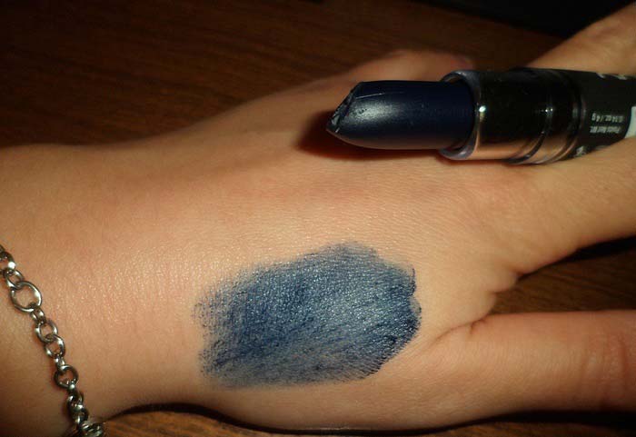 swatch Rossetto NYX Velvet Matte Lipstick Midnight Muse (blu)