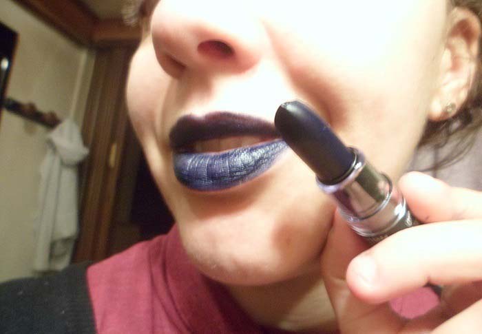 swatch Rossetto NYX Velvet Matte Lipstick Midnight Muse (blu)