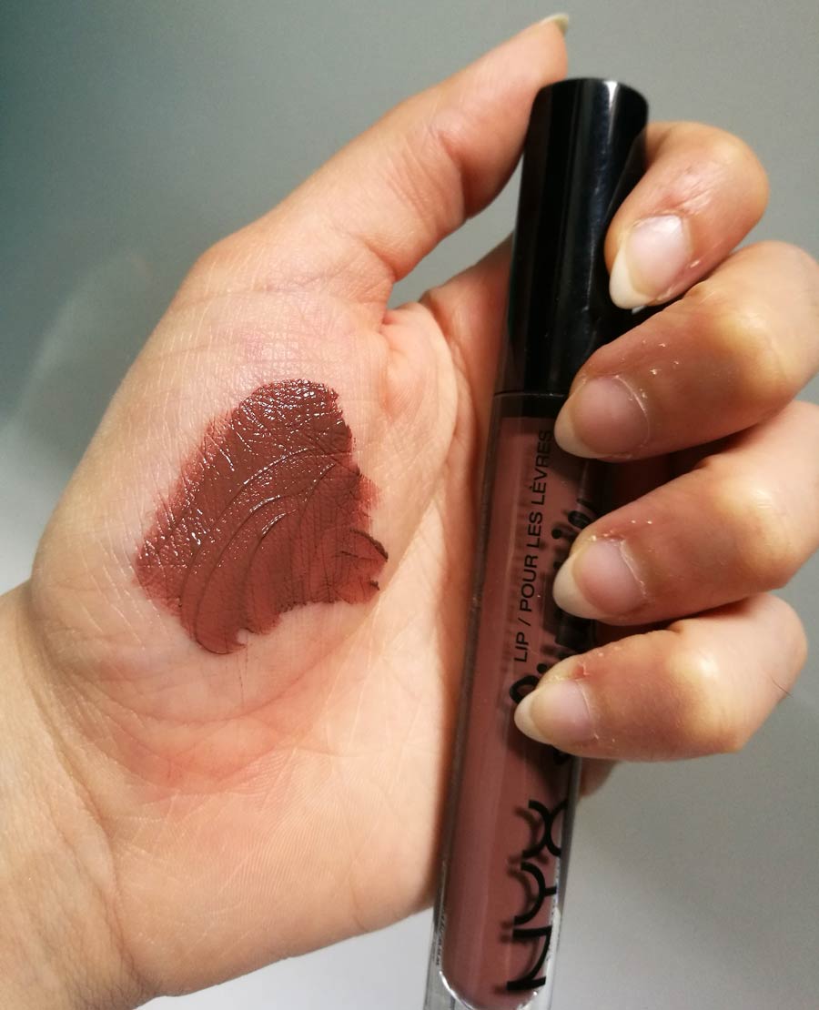 Swatch rossetto liquido Lip Lingerie di NYX