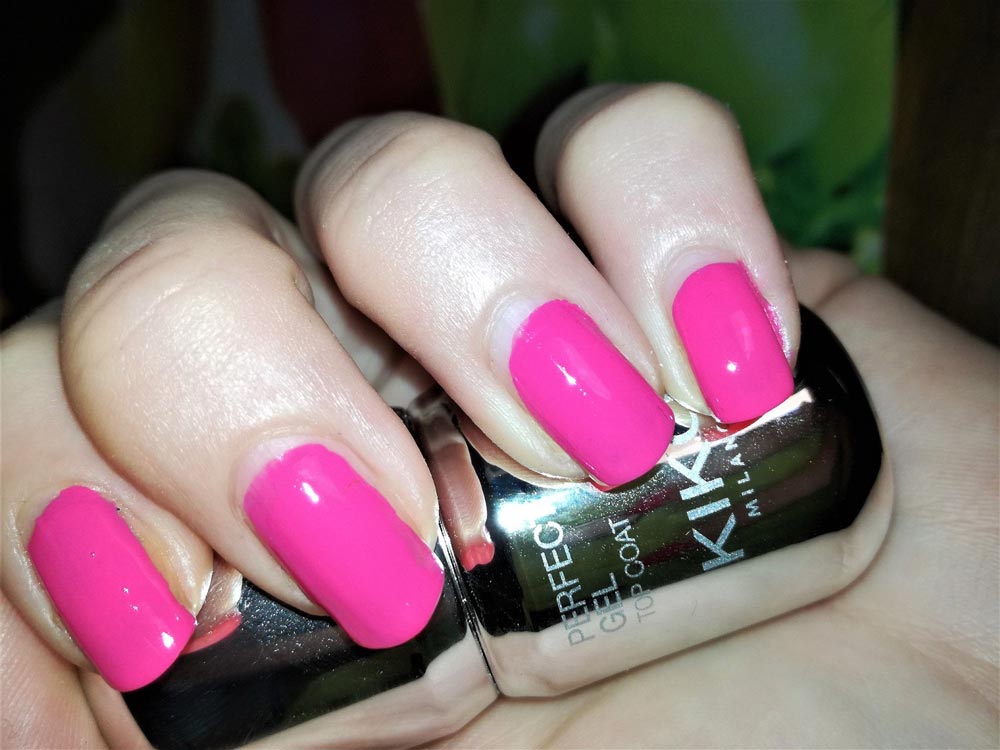 swatch smalto Kiko Perfect Fucsia luce artificiale