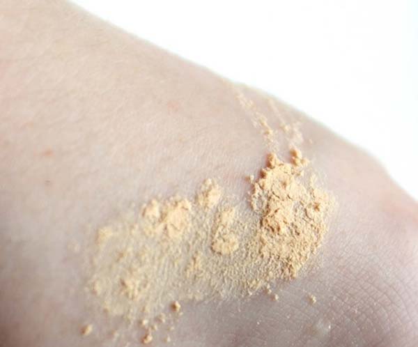 Swatch Cipria Banana Dreams Loose powder di W7