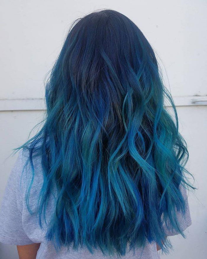 capelli color blu oceano