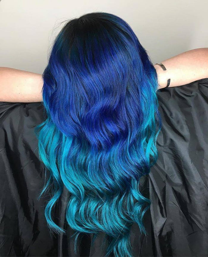 capelli color blu oceano