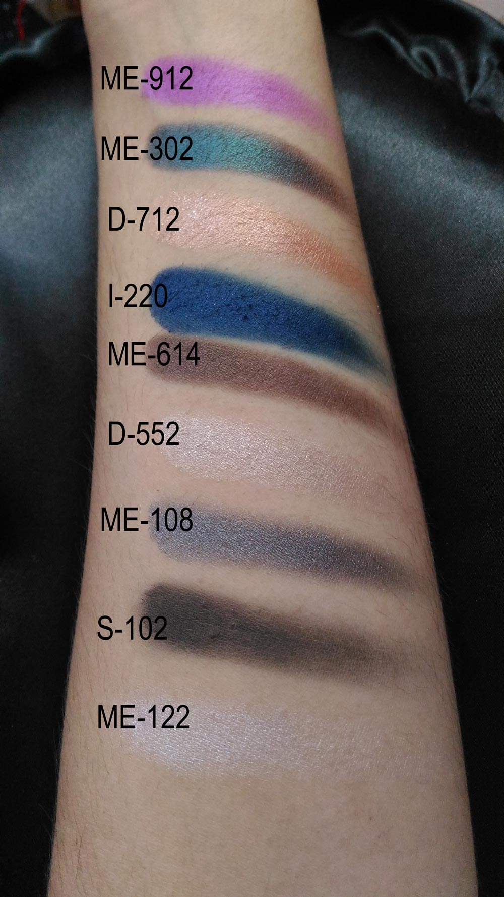 Swatch Ombretti palette Make Up for Ever