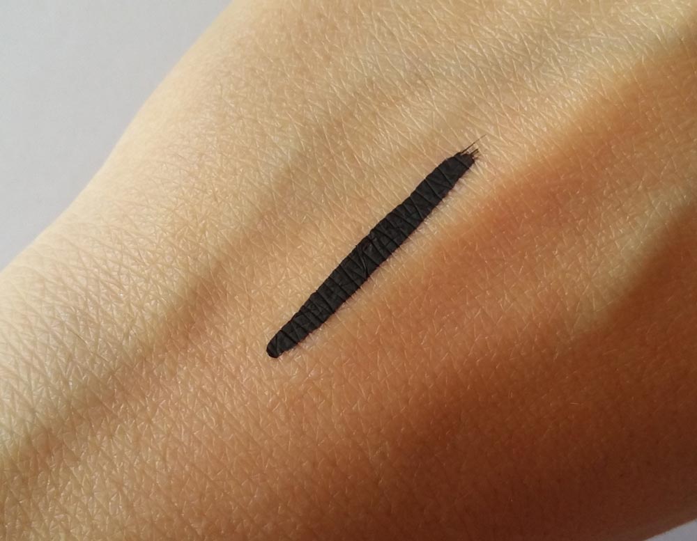 Swatch Eyeliner liquido di NYC nero