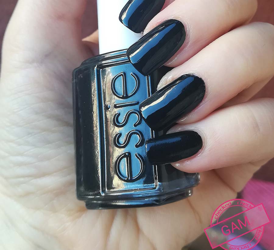 Swatch smalto Essie nero Licorice