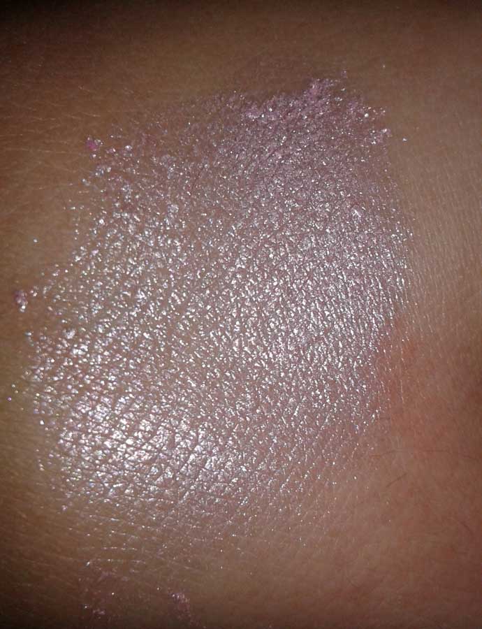 swatch Illuminante Resplendent 02 di Purobio cosmetics