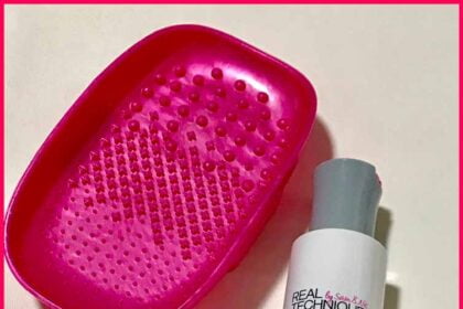 Gel detergente e Tappetino pulizia pennelli Real Techniques