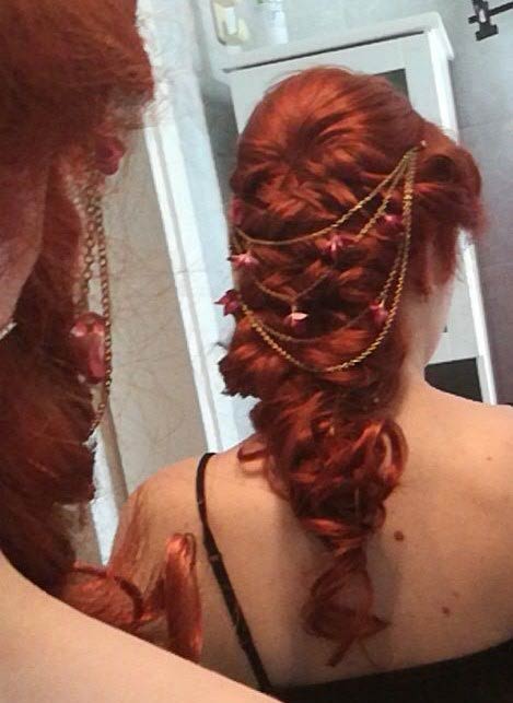 Capelli tinti rosso fuoco