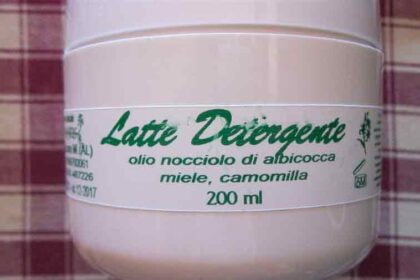 Latte detergente Antos Cosmesi