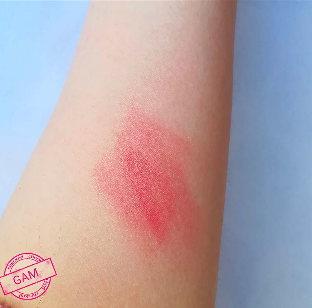 swatch blush applicato