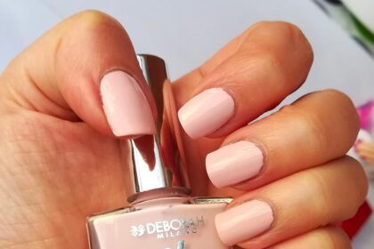 Swatch smalto rosa effetto Gel Deborah Milano