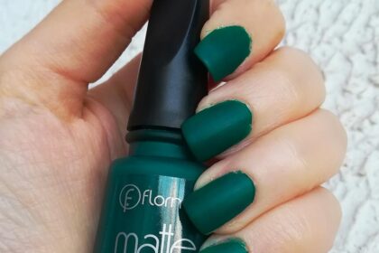 Swatch smalto verde matte di Flormar