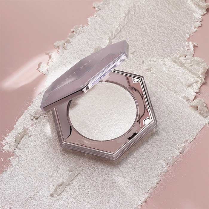Fenty Beauty illuminante Diamond Bomb Milk