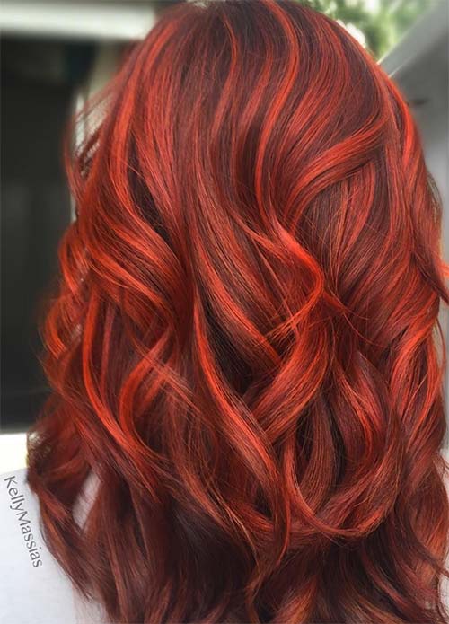 Idee tonalità scure per capelli rossi