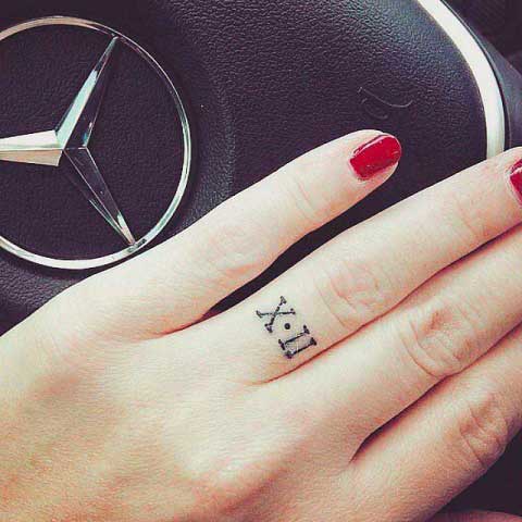 Tatuaggio piccolo dito