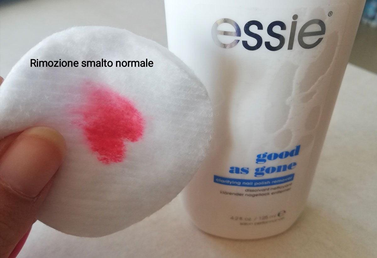 Rimozione smalto normale con solvente per unghie "Good as gone" Essie