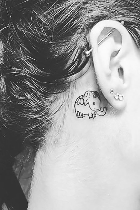 Tatuaggio dietro l'orecchio con elefante