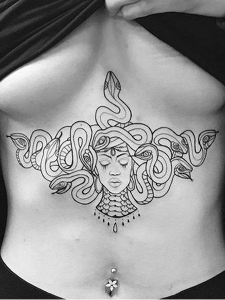 Medusa tattoo sul torace